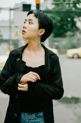 他一边曰一边吃我奶头